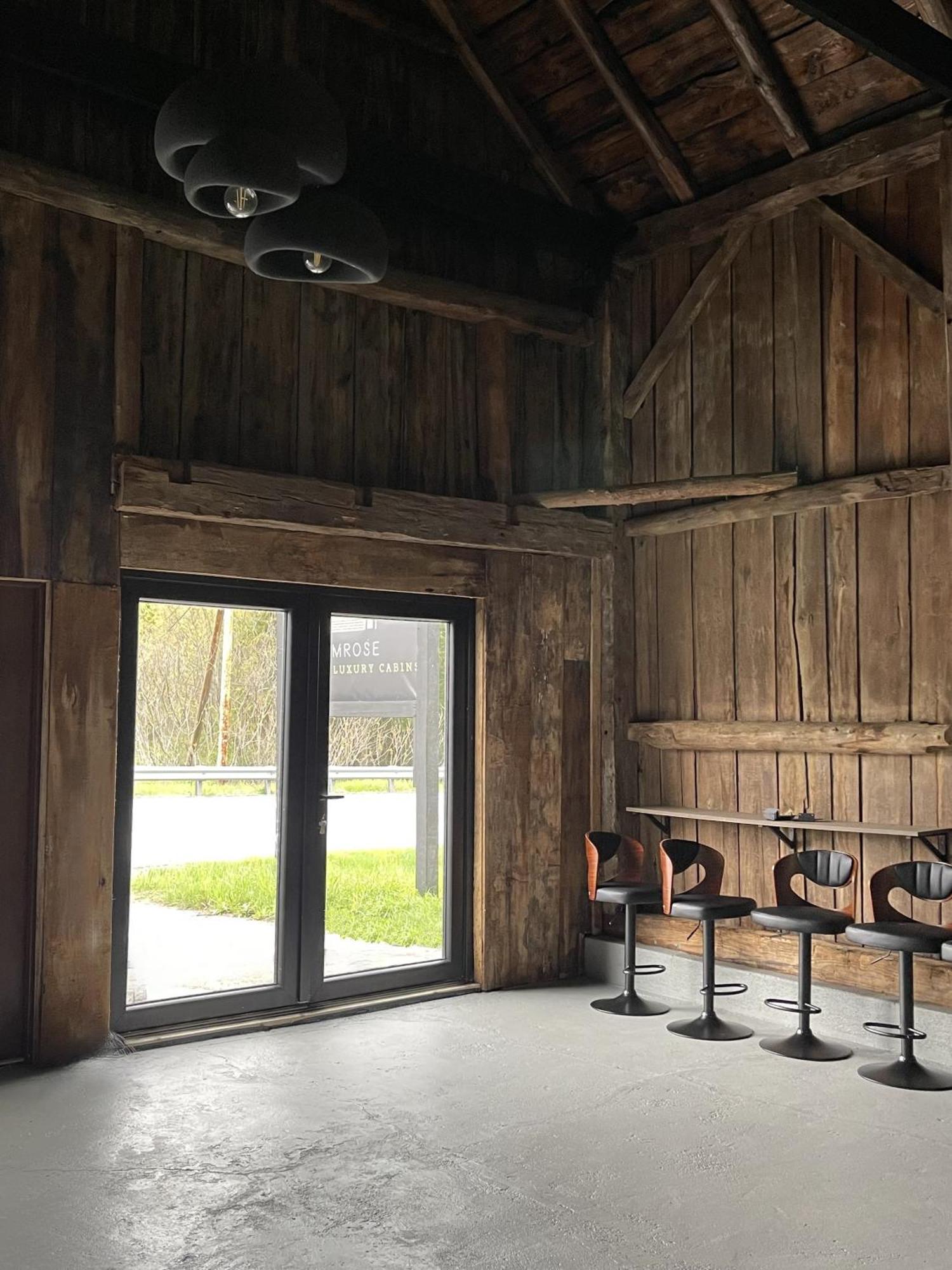Emrose Luxury Cabins Brandon Eksteriør bilde